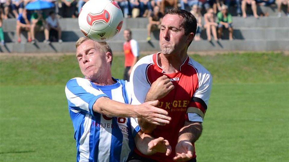 Florian Alkofer (rechts) brachte den ASV Undorf in seinem Comeback nach langer Verletzungspause mit einem Hattrick auf die Siegerstraße. F: Tobias Schmidbauer