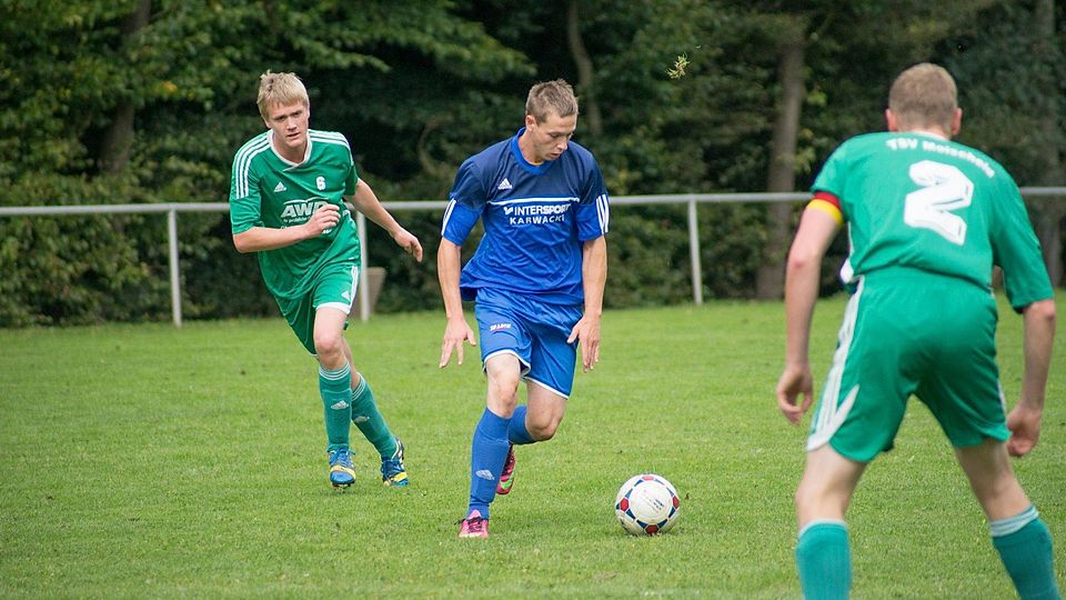 F: Diebel Christopher Wilke (blaues Trikot) schnürte heute im Derb gegen Riebelsdorf einen Dreierpack.