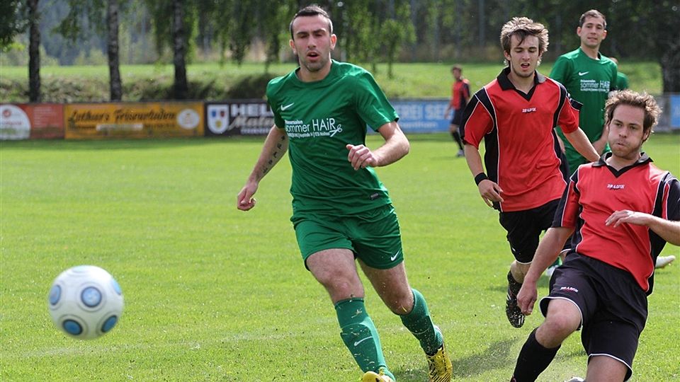 Der TSV Thanhausen (in Rot) gab den schon sicher geglaubten ersten Saisonsieg noch aus der Hand.&lt;b&gt;F: Stefan Kastner&lt;/b&gt;