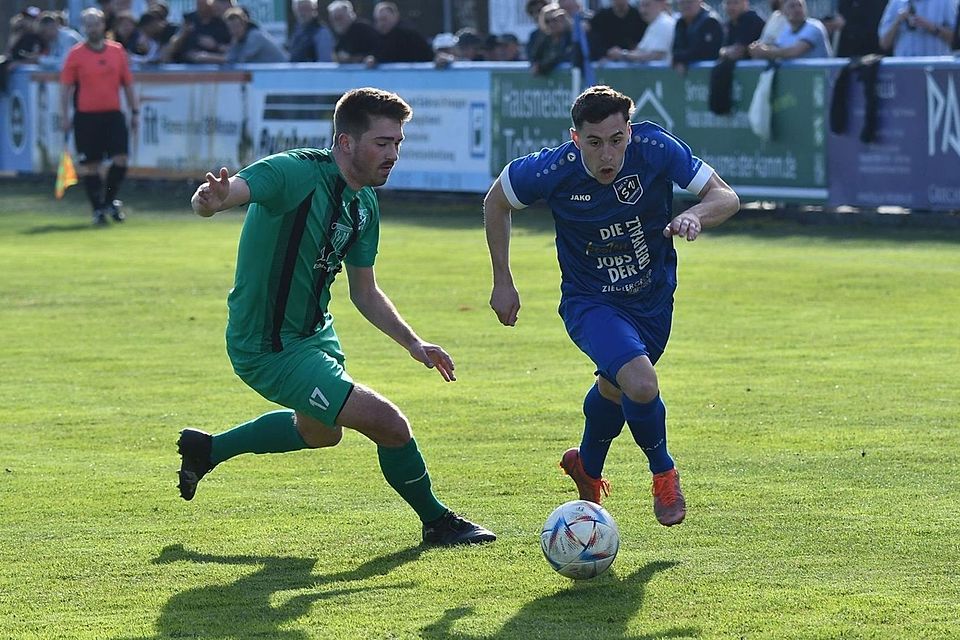 Der SV Etzenricht (rechts) bleibt an der Tabellenspitze sechs Punkte voraus.
