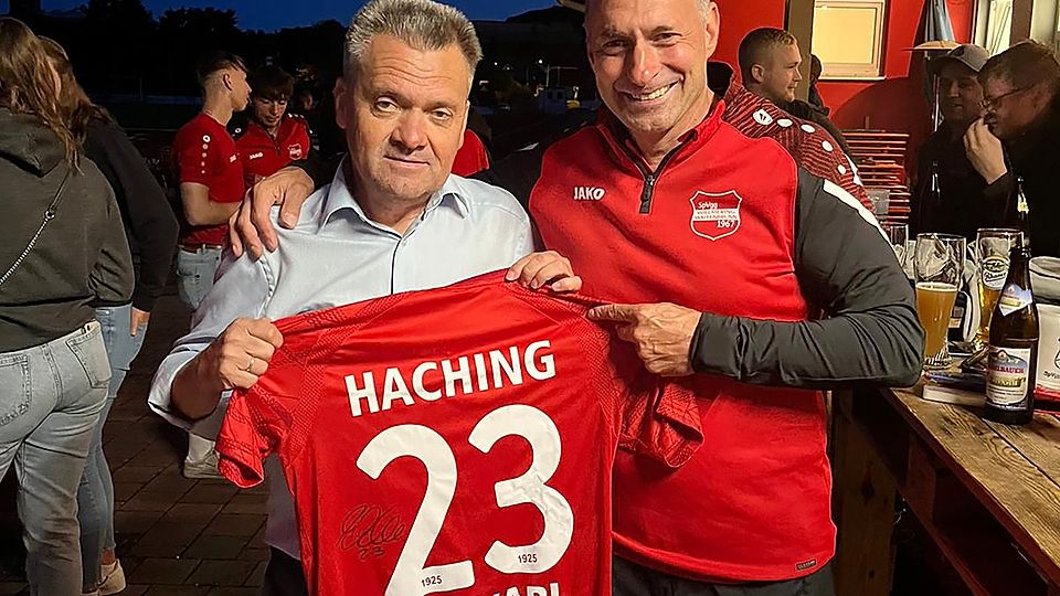 Der sportliche WiWa-Leiter Martin Göttlinger (r.) mit Unterhachings Präsidenten Manni Schwabl.