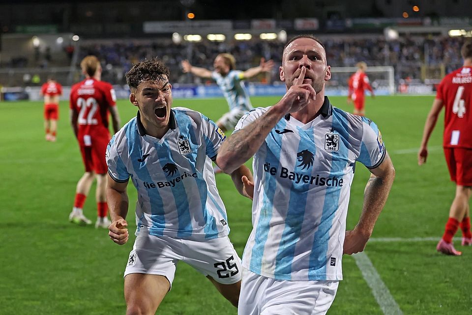 Ekstase in Giesing: Patrick Hobsch erzielt in der letzten Sekunde den 3:2-Siegtreffer.