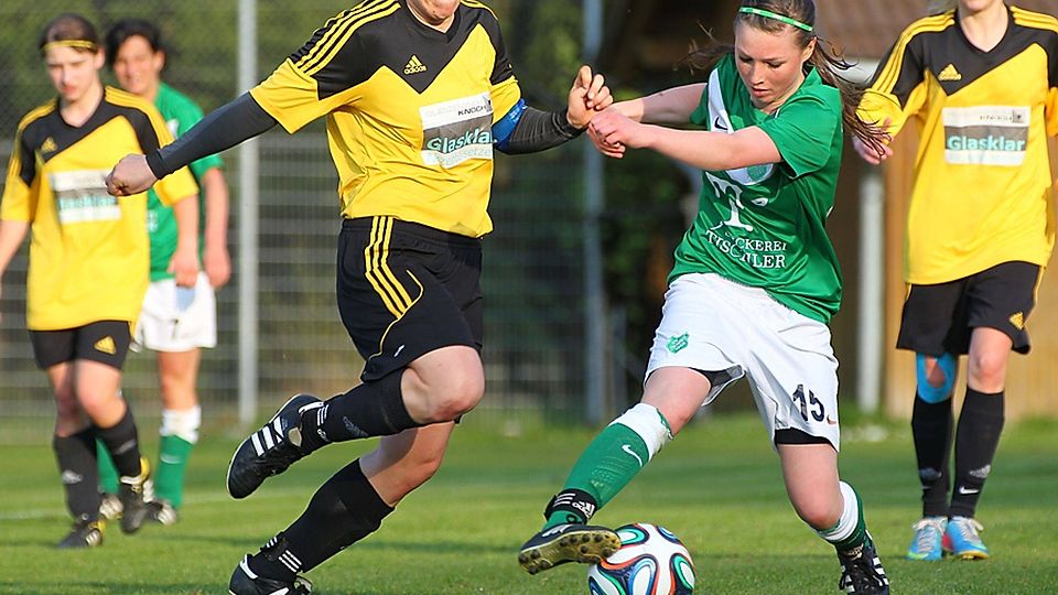 Hoch her ging es beim Spiel zwischen Thenried und Eicha in der Frauen-Bayernliga.F: Tschannerl
