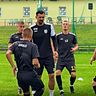 Cheftrainer Kevin Brettfeld (Bildmitte) und sein 1. FC Greiz sind aktuell die Mannschaft der Stunde in der Landesklasse 1. 