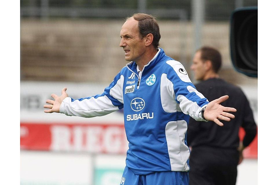 Ein Punkt in Ulm ist für Kickers-Trainer Jürgen Hartmann gefühlt ein doppelter Punktverlust. Foto: Pressefoto Baumann