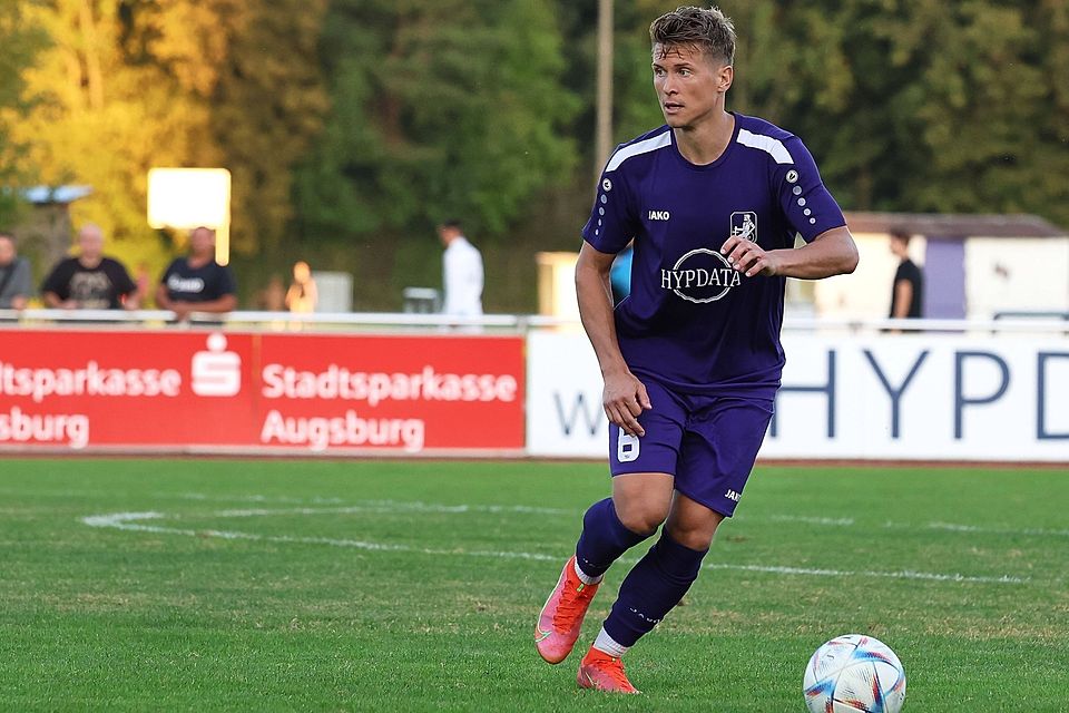 Ex-Profi Matthias Ostrzolek wird dem TSV Schwaben Augsburg auch in der Regionalliga als Spielertrainer zur Verfügung stehen. Ex-Profi Matthias Ostrzolek wird dem TSV Schwaben Augsburg auch in der Regionalliga als Spielertrainer zur Verfügung stehen.