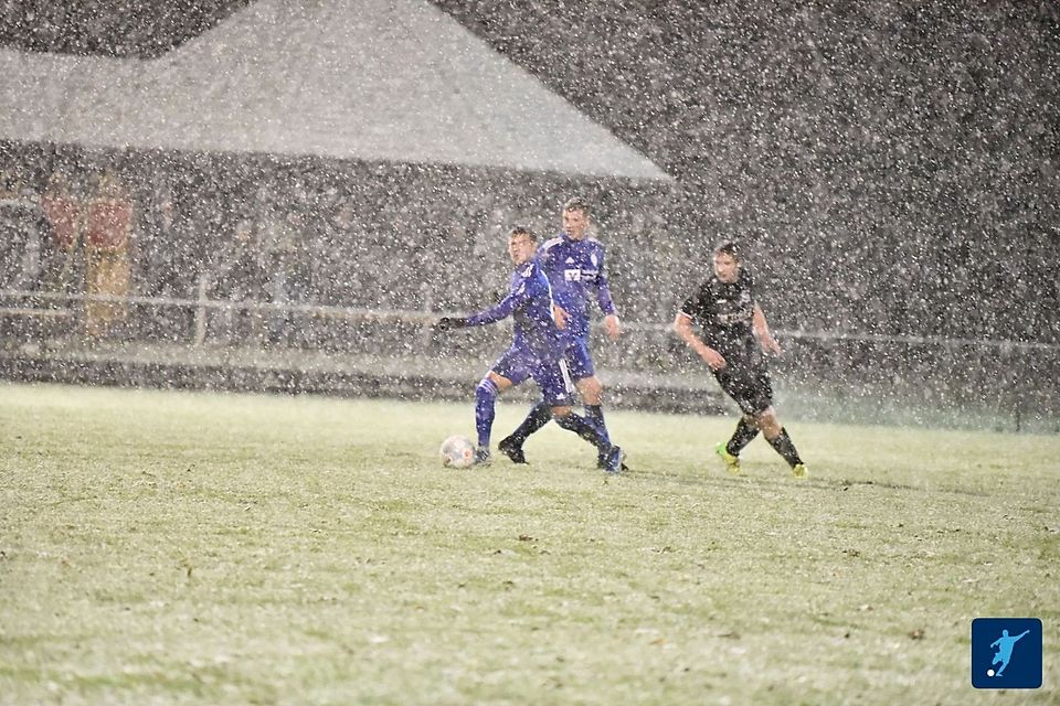Im dichten Schneetreiben von Nusbaum war es für die Spieler und den Schiedsrichter nicht immer ganz so einfach, den Überblick zu behalten. 
