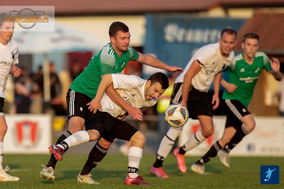 Nutzt der FC Edelsfeld (in Schwarz-Weiß) die letzte sich ihm bietende Chance, um sich den Traum vom Aufstieg in die Kreisliga zu erfüllen?