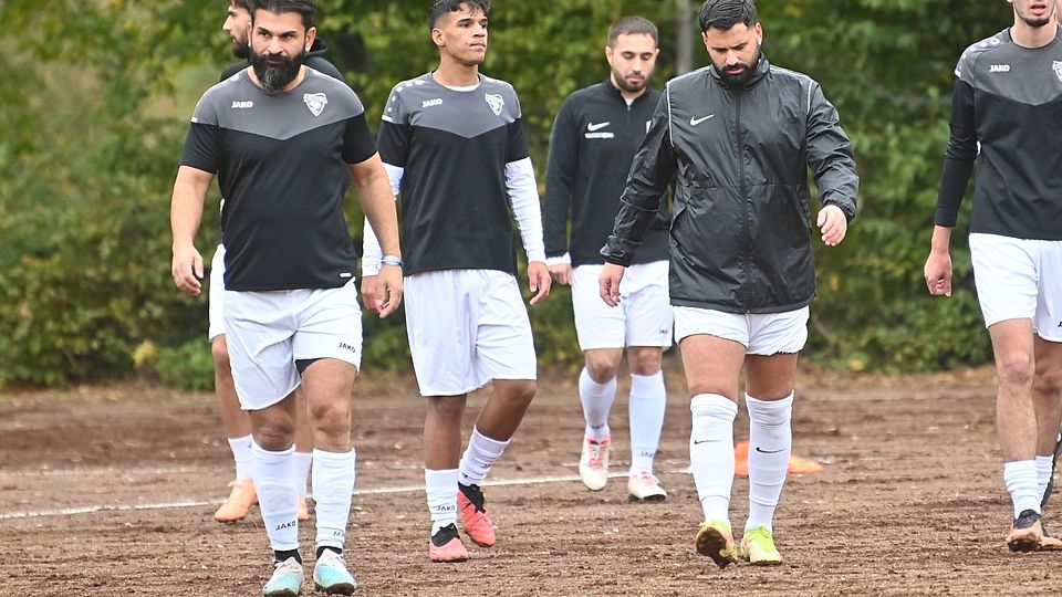 Betretene Mienen bei Wittlichs Trainer Fatih Sözen (links) und seinem Bruder Burak (rechts), der mitspielender Assistent ist: Auch gegen Ende der Hinrunde läuft’s noch nicht rund.