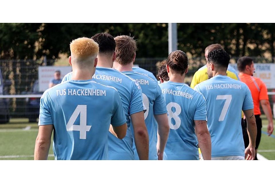 Hackenheimer laufen ein.	Foto: Mario Luge