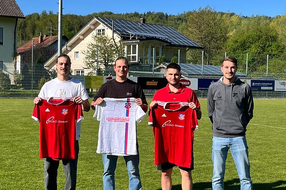 von links nach rechts: Thomas Allmesberger, Maximilian Rauscher, Julian Süß, Sportlicher Leiter Jonas Stefan 