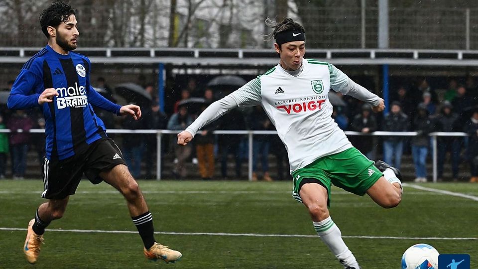 Toranosuke Abe (r.) im Trikot des SSV Merten. 