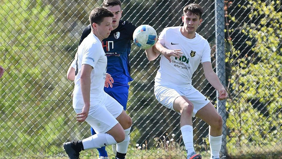 Der BSC Regensburg (in Weiß) entschied das Sechs-Punkte-Spiel gegen Pielenhofen für sich.