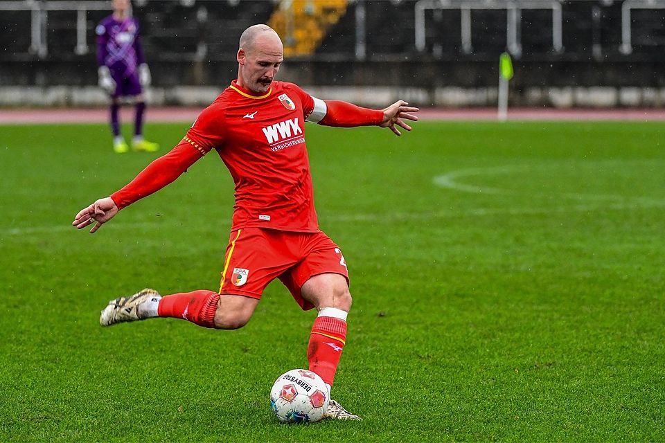Nach sieben Jahren ist Schluss für Hendrik Hofgärtner beim FC Augsburg. Nach sieben Jahren ist Schluss für Hendrik Hofgärtner beim FC Augsburg.