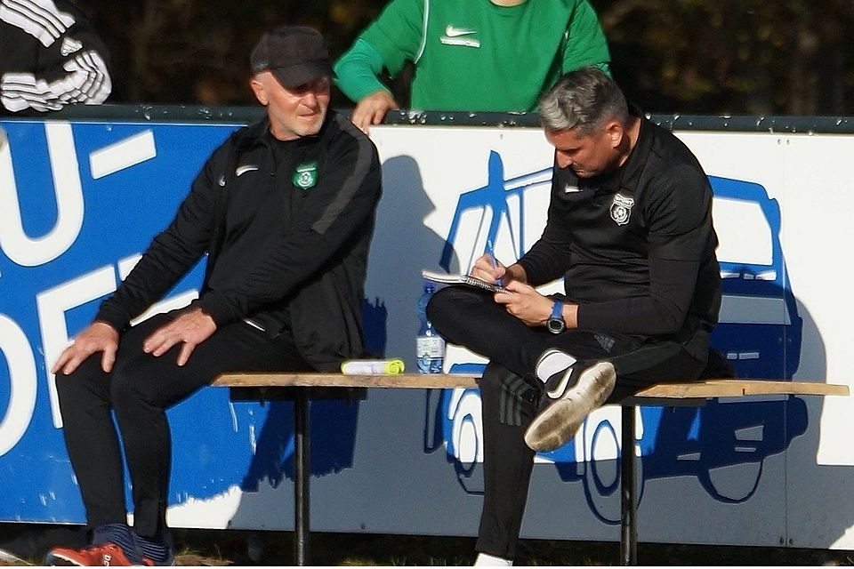 Michael Elze (rechts) unterstützt künftig das Trainerteam des VfL Halle 96.