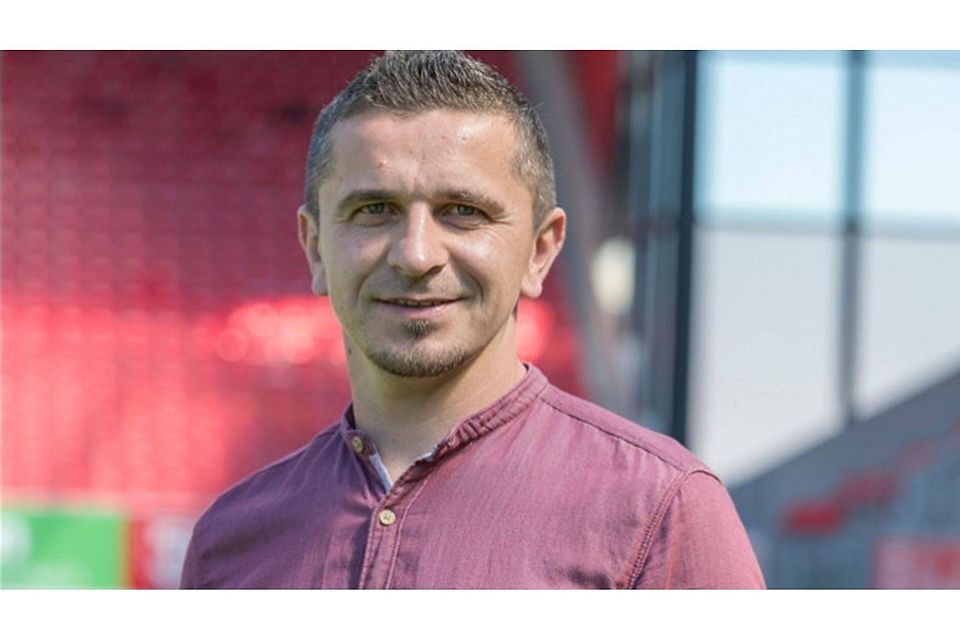 Der neue Cheftrainer des Jahn: Mersad Selimbegovic  Foto: Uwe Moosburger/altrofoto.de