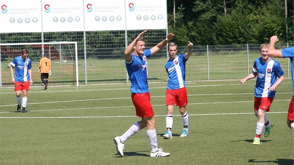 Björn Rothe (links) erzielte zwei Treffer und bescherte seinem Coach Timo Bösch einen gelungenen Abgang.
