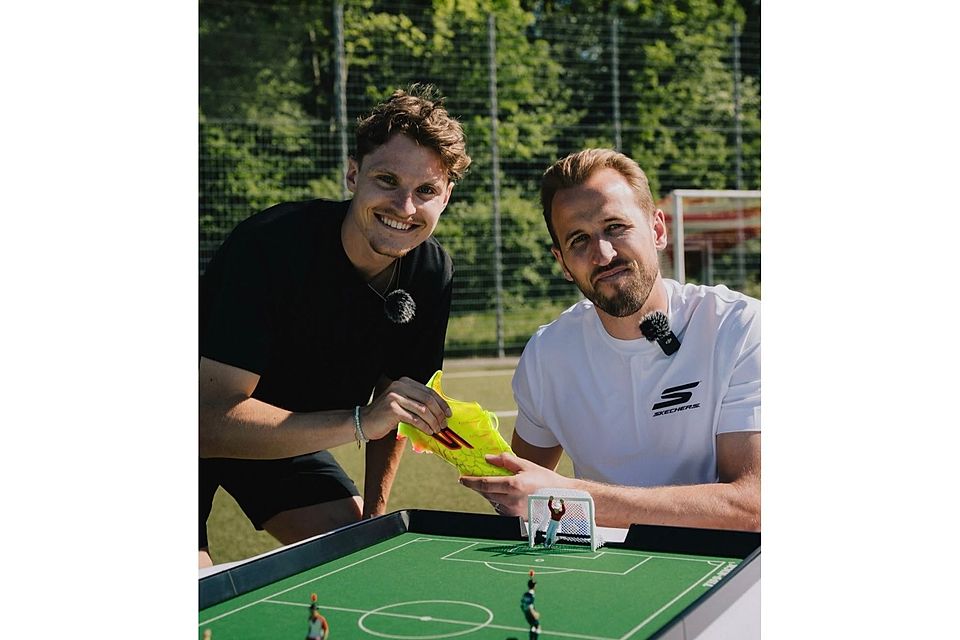 Jan Wehner bei einem Videodreh mit Bayern-Star Harry Kane