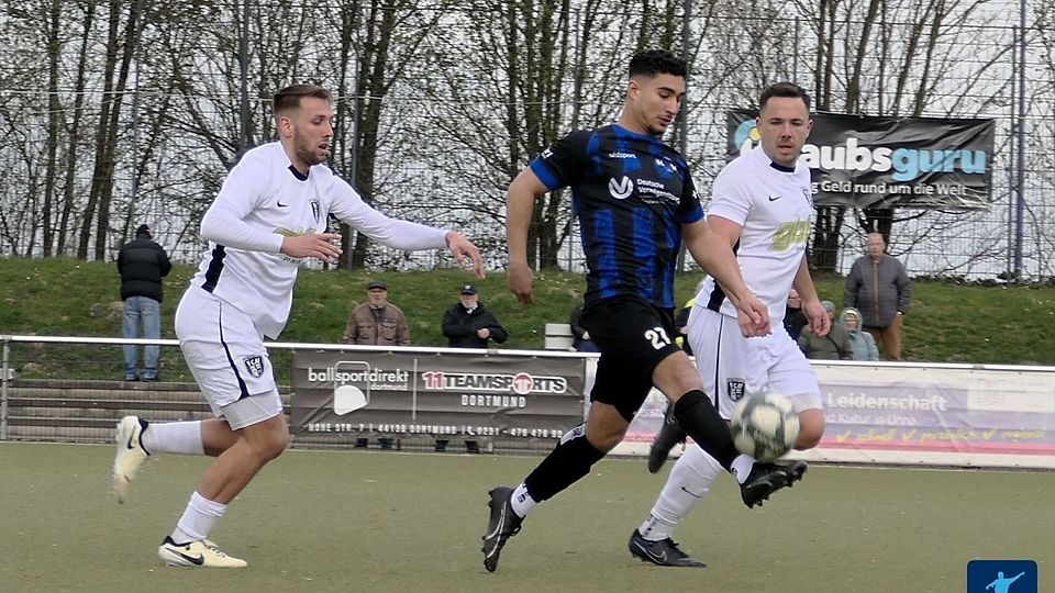 Der FC Marl (in weiß) kam beim Königsborner SV nicht über ein 1:1-Remis hinaus.