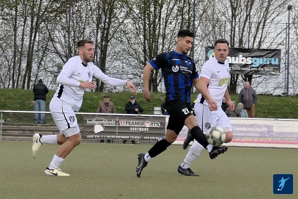 Der FC Marl (in weiß) kam beim Königsborner SV nicht über ein 1:1-Remis hinaus.