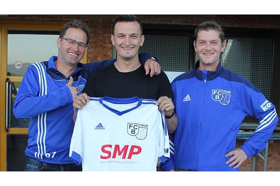 Trainer Armin Bühler (links) und Spielausschussvorsitzender Martin Heß freuen sich auf die Zusammenarbeit mit Co-Trainer Iljas Rexhepi.   | Foto: FC Bötzingen