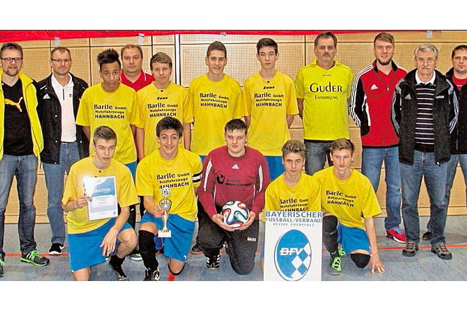 Die JFG Obere Vils holte bei den B-Junioren den Titel des Hallenkreismeisters im Futsal und vertritt den Kreis Amberg/Weiden am Samstag bei der Bezirksmeisterschaft in Regensburg.