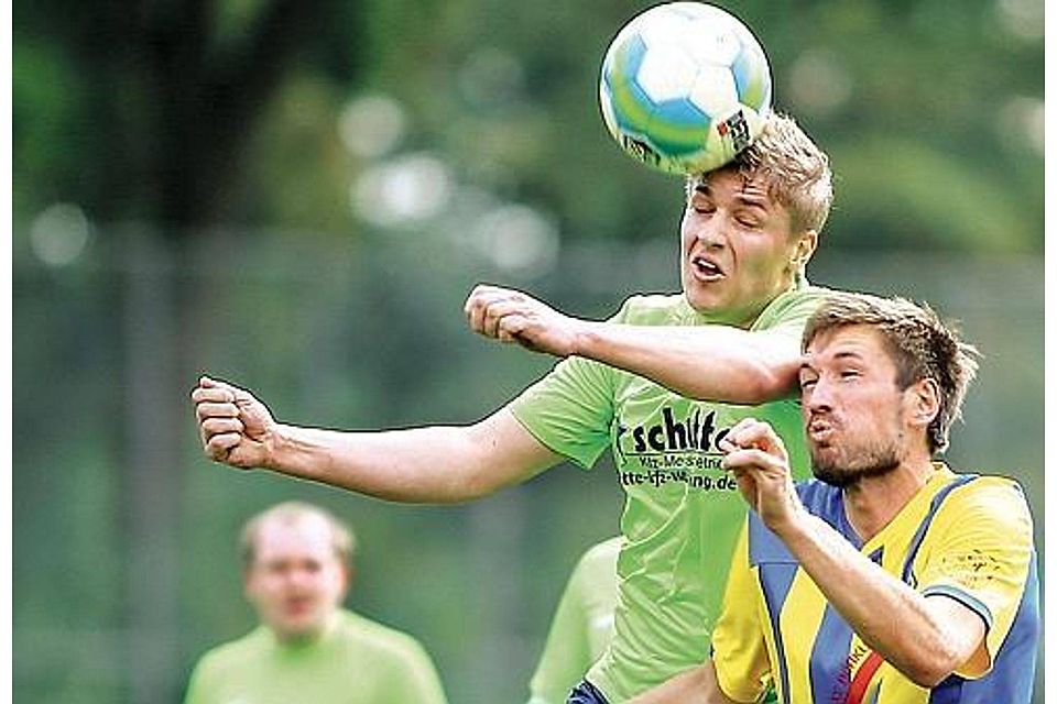 Kopf an Kopf: Im Spitzenspiel der 1. Fußball-Kreisklasse konnte sich der SV Atlas Delmenhorst bei den Sportfreunden aus Wüsting durchsetzen. Die Delmenhorster Reserve gewann mit 3:0. Volkhard Patten