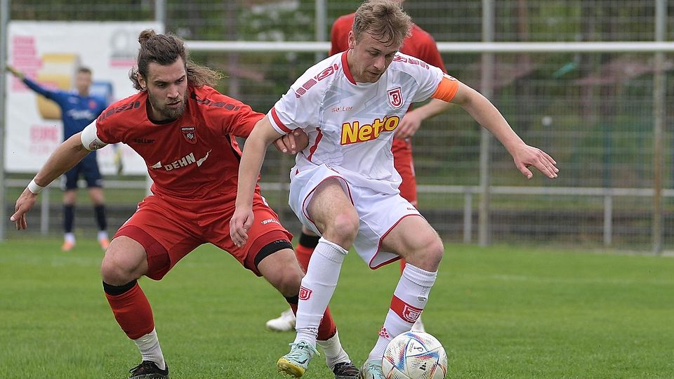 Julian Ziegler (rechts) soll ab Sommer im Mittelfeld der Fortuna Regensburg den Takt vorgeben.