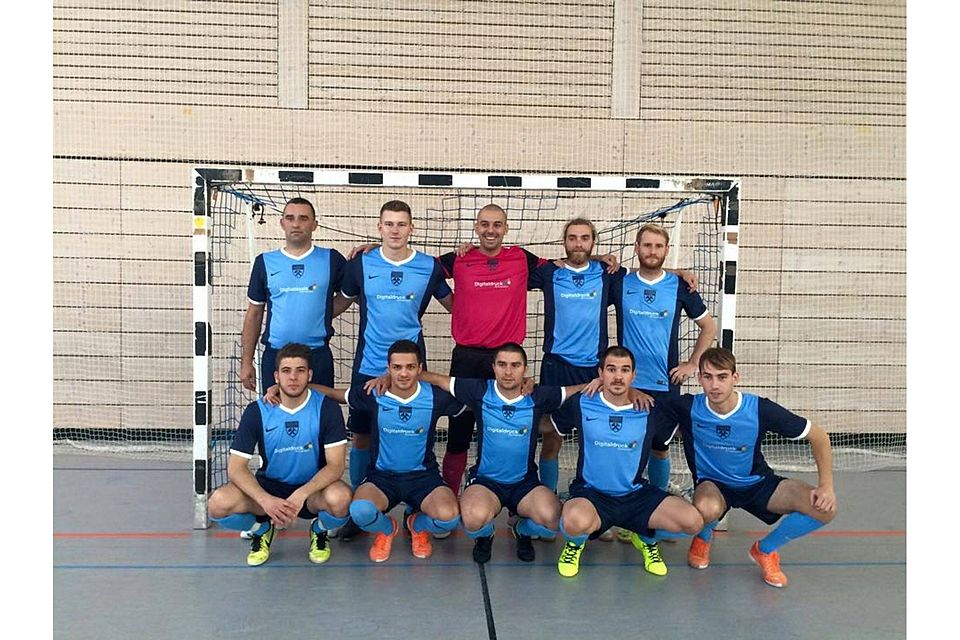 Futsal-Regionalligist TV Wackersdorf sicherte sich beim eigenen Hallenturnier am Dreikönigstag ungeschlagen den Turniersieg.