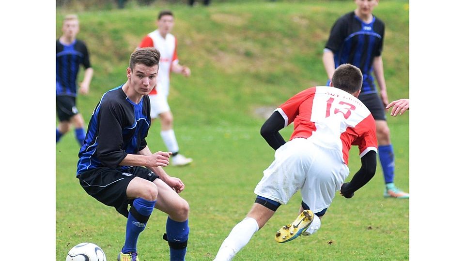 Jetzt zählt es: Die SpVgg SV (l.) kann bei günstiger Konstellation am letzten Spieltag den Abstiegsrelegationsplatz noch erreichen. F: Nachtigall