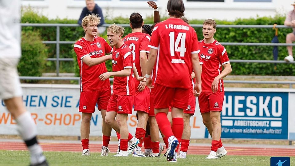 Der 1. FC Passau braucht gegen den FC Dingolfing wohl einen möglichst hohen Sieg, um den Kopf noch aus der Schlinge ziehen zu können 