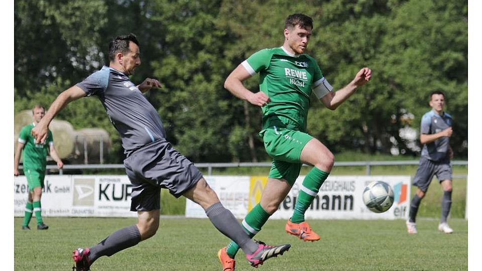 Lukas Gebhardt (rechts) ist mit seinen Toren die Lebensversicherung des FV Mümling-Grumbach.	Foto: Herbert Krämer