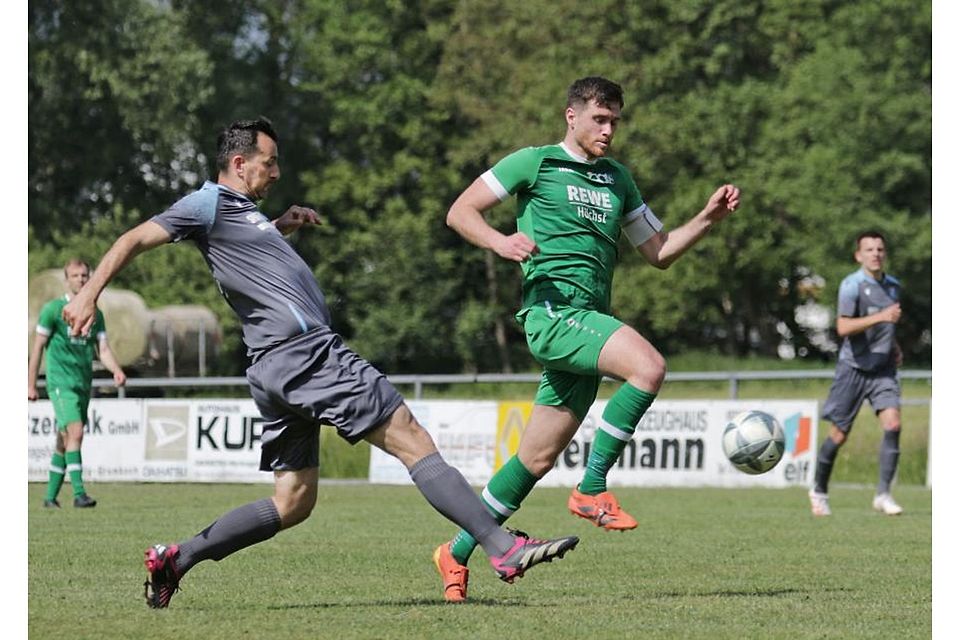 Lukas Gebhardt (rechts) ist mit seinen Toren die Lebensversicherung des FV Mümling-Grumbach.	Foto: Herbert Krämer