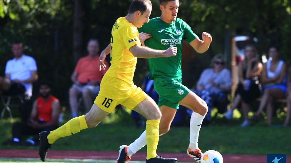Alexander Markiefka (grün) hat schon sein drittes Pflichtspieltor in dieser Saison geschossen.