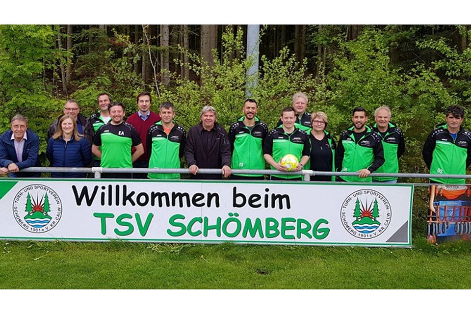 Stippvisite in Schömberg: BFV-Präsident Ronny Zimmermann (Mitte) beim Besuch in Schömberg. Foto: BFV