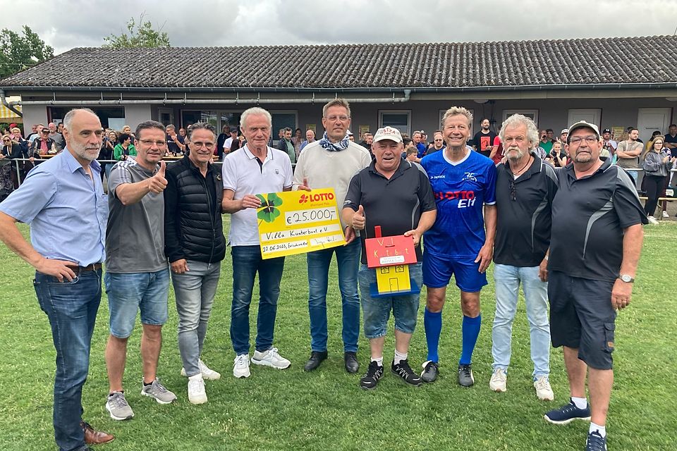 Große Freude herrschte in Ferschweiler über den satten Spendenbetrag von 25.000 Euro. Große Freude herrschte in Ferschweiler über den satten Spendenbetrag von 25.000 Euro.