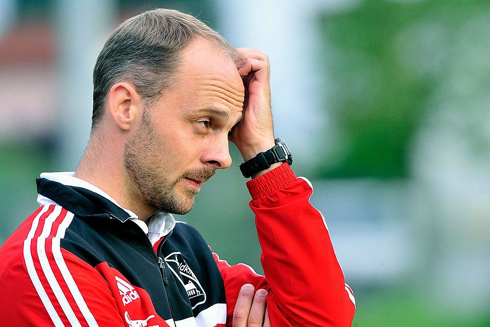 Viele Sorgenfalten hat momentan Waldkirchens Trainer Matthias Höllmüller  F: Geisler
