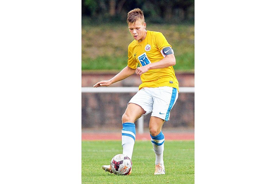 Kapitän Ben-Luka Ehlers liegt mit den B-Junioren des FC Hansa momentan auf Platz eins in der Regionalliga Nordost.