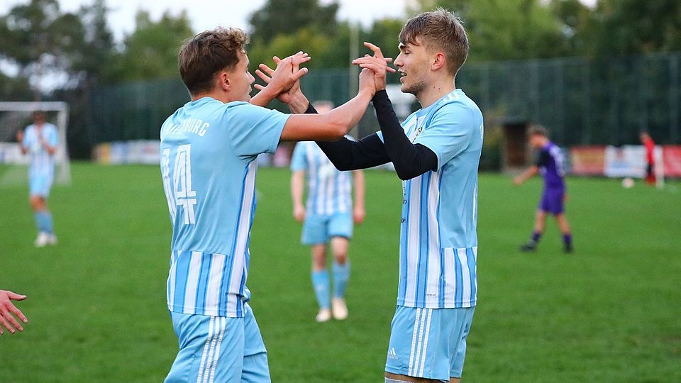 Vier Tore in einem Spiel: Riedenburgs junger Stürmer Benedikt Kolbinger (rechts) erwischte in Undorf einen absoluten Sahnetag.
