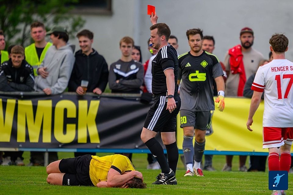 Rote Karte kurz vor Schluss: Meckenhausen schlug den Henger SV knapp mit 2:1. Rote Karte kurz vor Schluss: Meckenhausen schlug den Henger SV knapp mit 2:1.