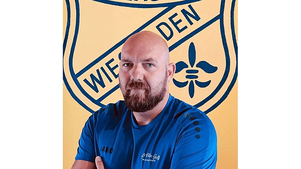 Auch mit 46 noch treffsicher: Patrick Kiewel geht erfolgreich für den SV Blau-Gelb auf Torejagd.
