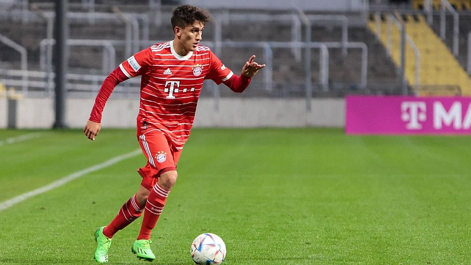 Verlängerte seinen Vertrag beim FC Bayern bis 2025: Younes Aitemar.