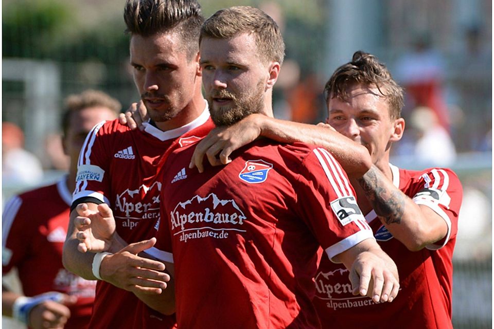 Viererpack vom Goalgetter: Stephan Hain war der gefeierte Held beim 5:0 gegen Schweinfurt. F: Leifer