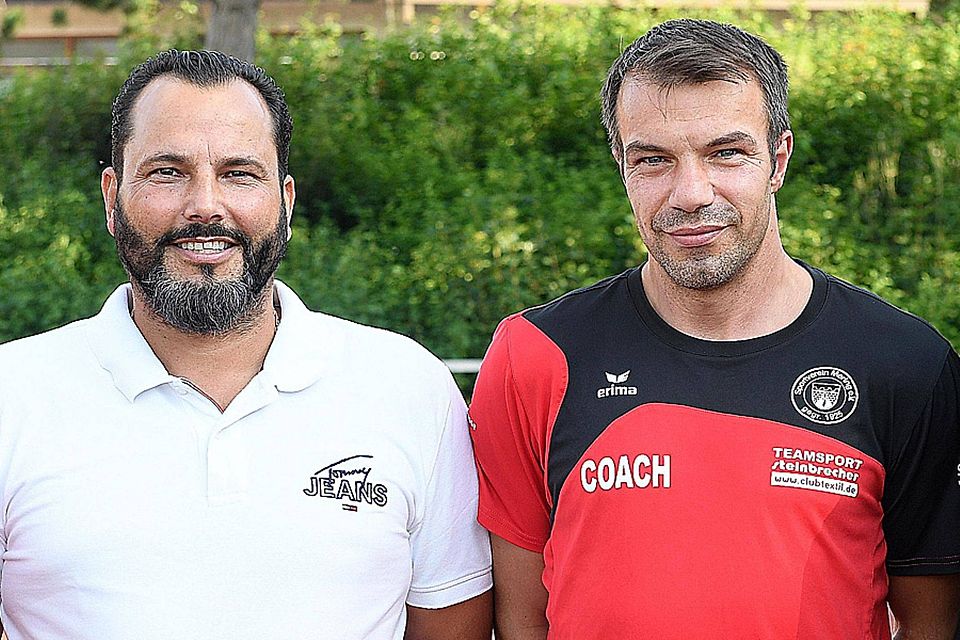 Der SV Mering ist bereit für den Start in die Frühjahrsrunde: (von links) Teammanager Christian Richter und Trainer Ajet Abazi.