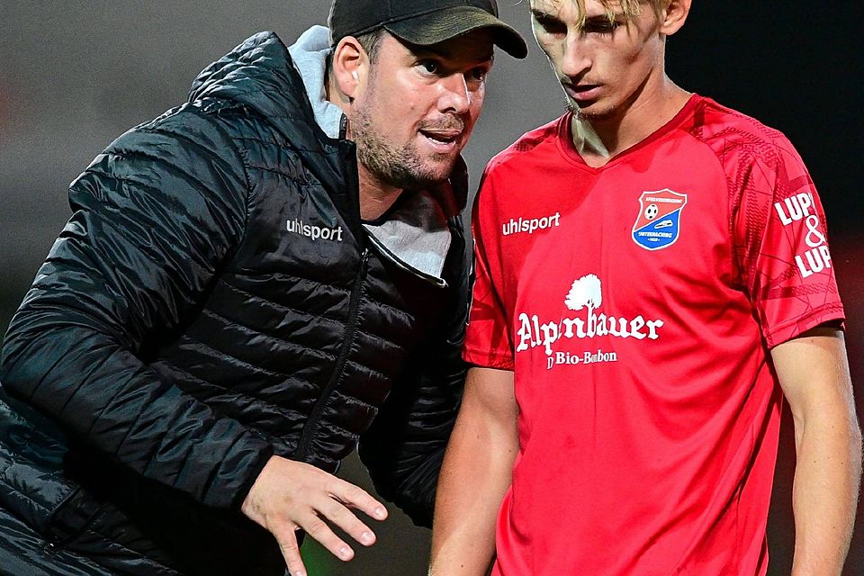 Ein Herz für Talente: Hachings Chefcoach Marc Unterberger mit Nils Ortel.
