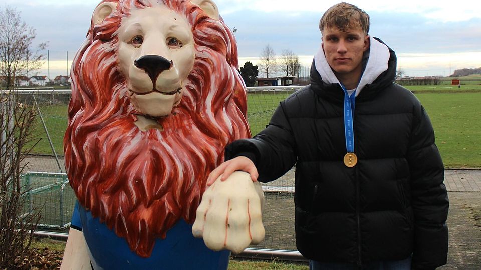 Der Plieninger Löwe und der Weltmeister: Kurt Rüger (17) ist der erste Fußball-Weltmeister aus der nördlichen Gemeinde im Kreis Ebersberg.