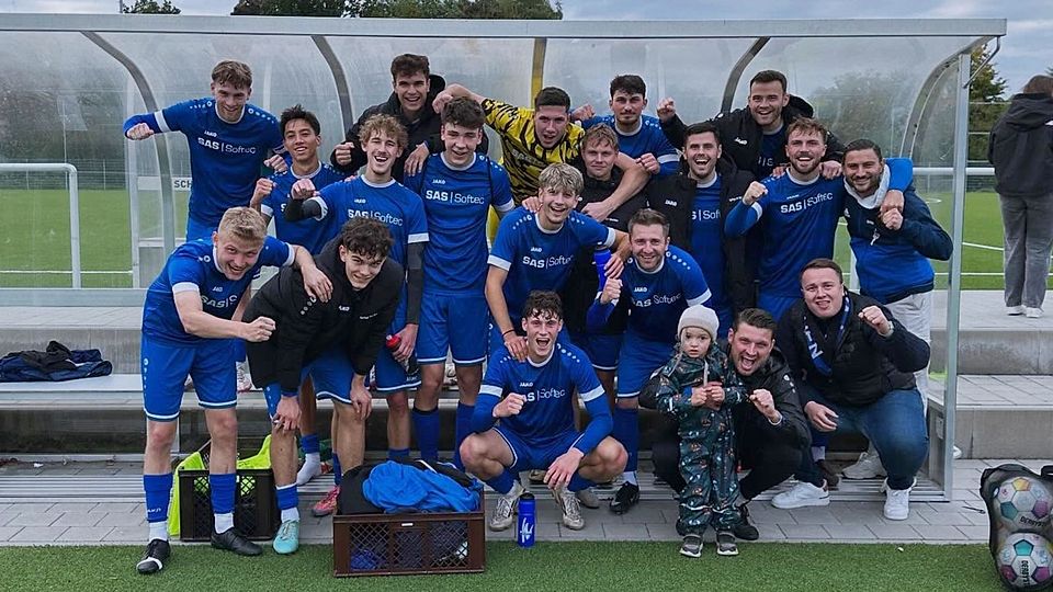 Derby-Jubel am Wasserwerk: Die U23 der SpVgg SV Weiden ließ gegen Schirmitz keine Zweifel aufkommen.