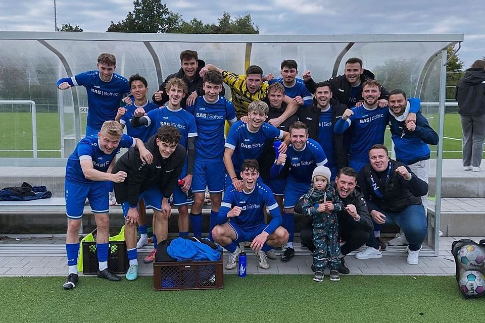 Derby-Jubel am Wasserwerk: Die U23 der SpVgg SV Weiden ließ gegen Schirmitz keine Zweifel aufkommen.