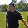 Ayhan Bilek wird weiterhin die Landesliga-Mannschaft des 1. FC Schöneberg trainieren.