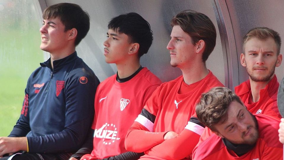 Manuel Künzler (r.) feierte sein Debüt für den SV Bruckmühl in der Landesliga.